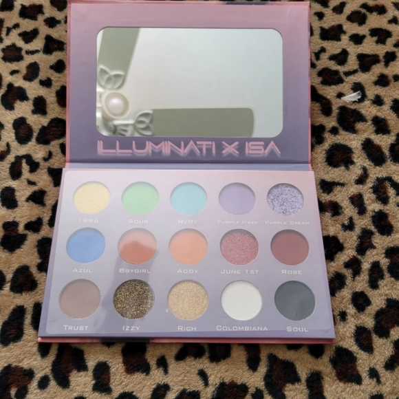 SOLD! Illuminati X Isa Palette - Picture 3 of 3